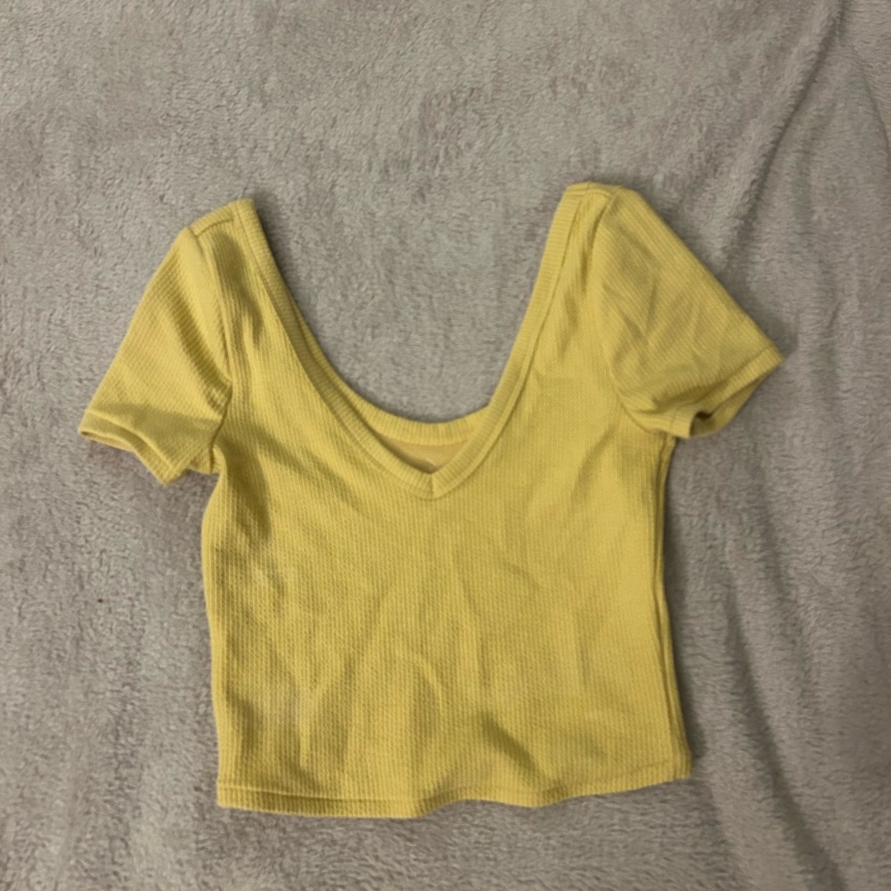 Plain yellow crop top / short sleeve from pacsun